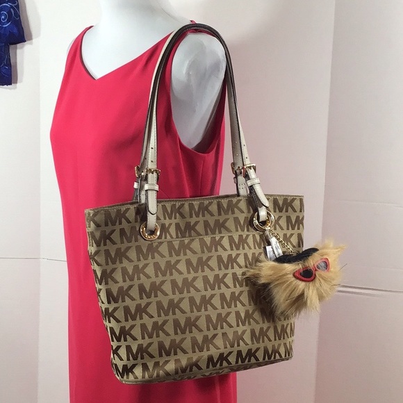 Michael Kors khaki signature shoulder tote - Picture 13 of 13